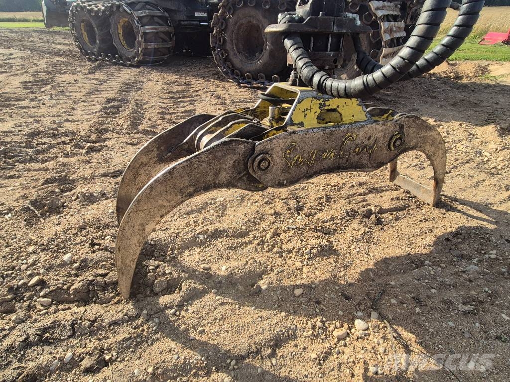John Deere 810 D شاحنات