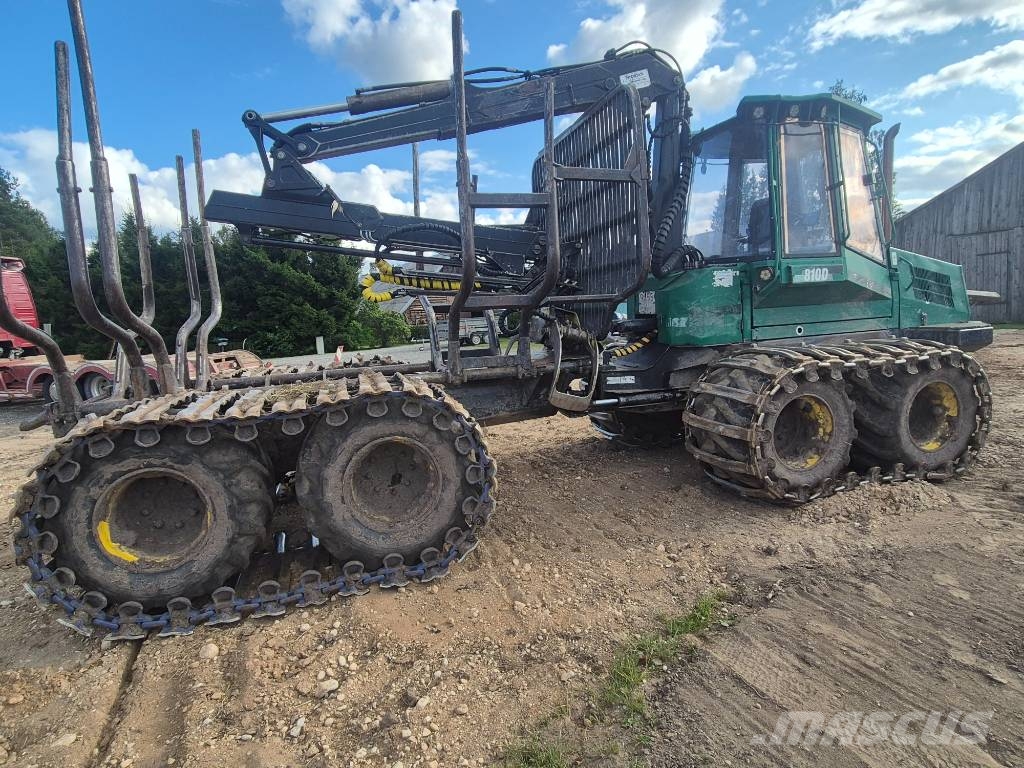 John Deere 810 D شاحنات