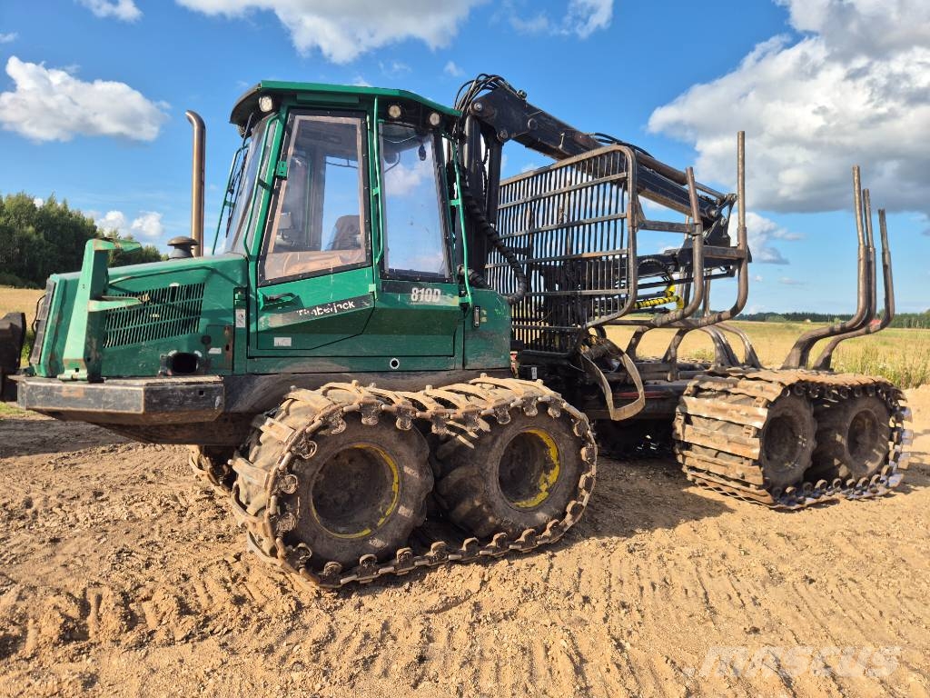 John Deere 810 D شاحنات