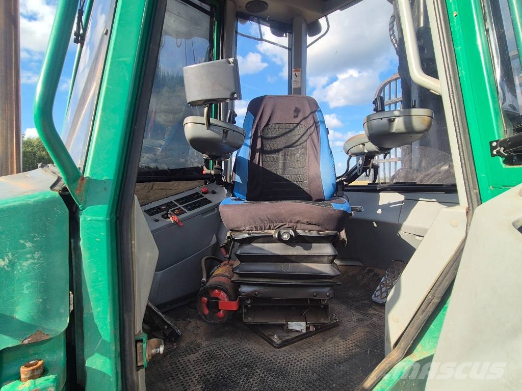 John Deere 810 D شاحنات