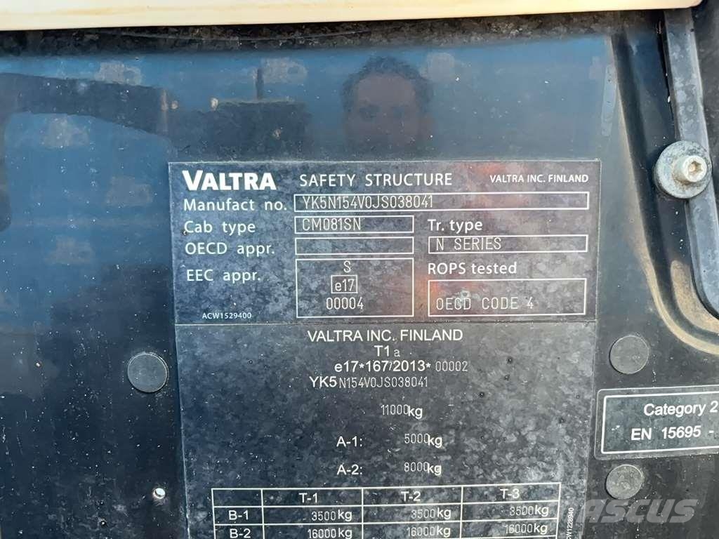 Valtra N154 Traktori