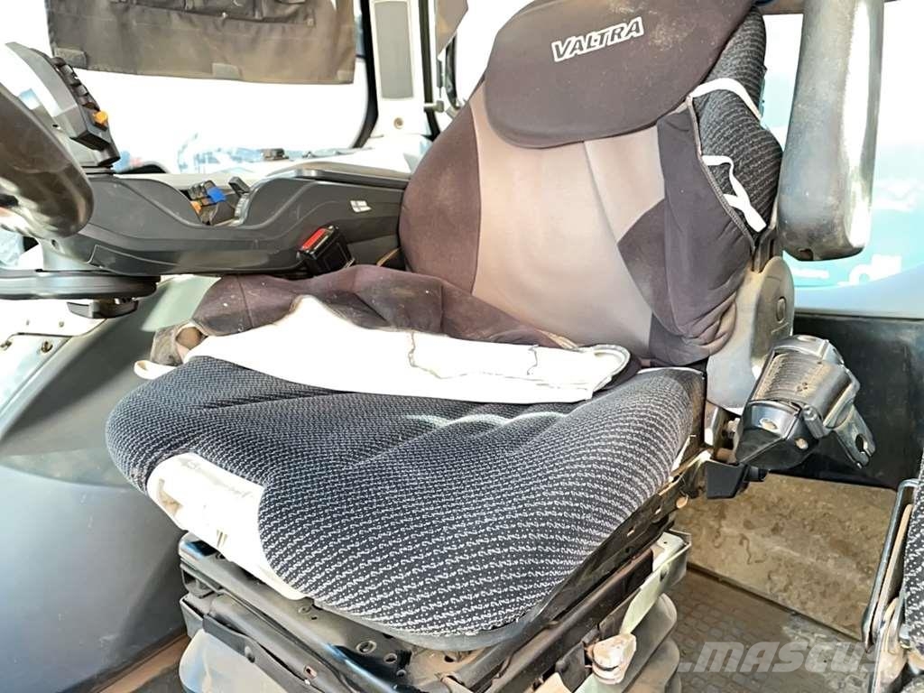 Valtra N154 Traktori