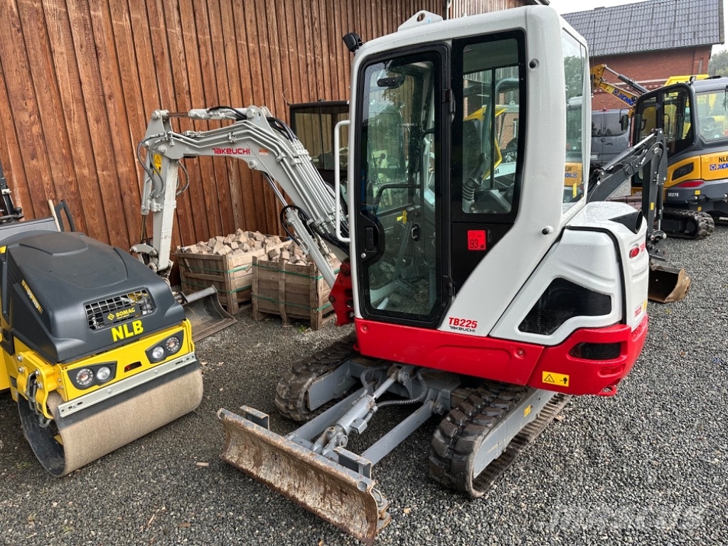 Takeuchi TB225 v3 Minibagger ミニ油圧ショベル 7t以下（ミニユンボ・ミニディガー）