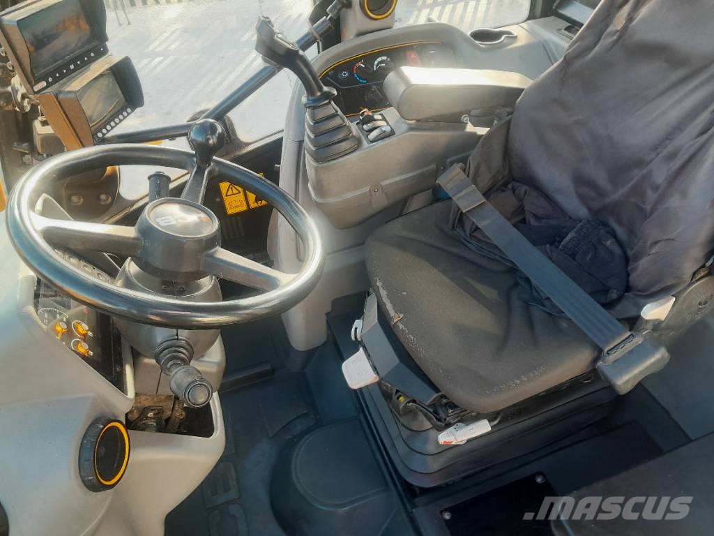 JCB TM420S Сельскохозяйственные телескопические погрузчики