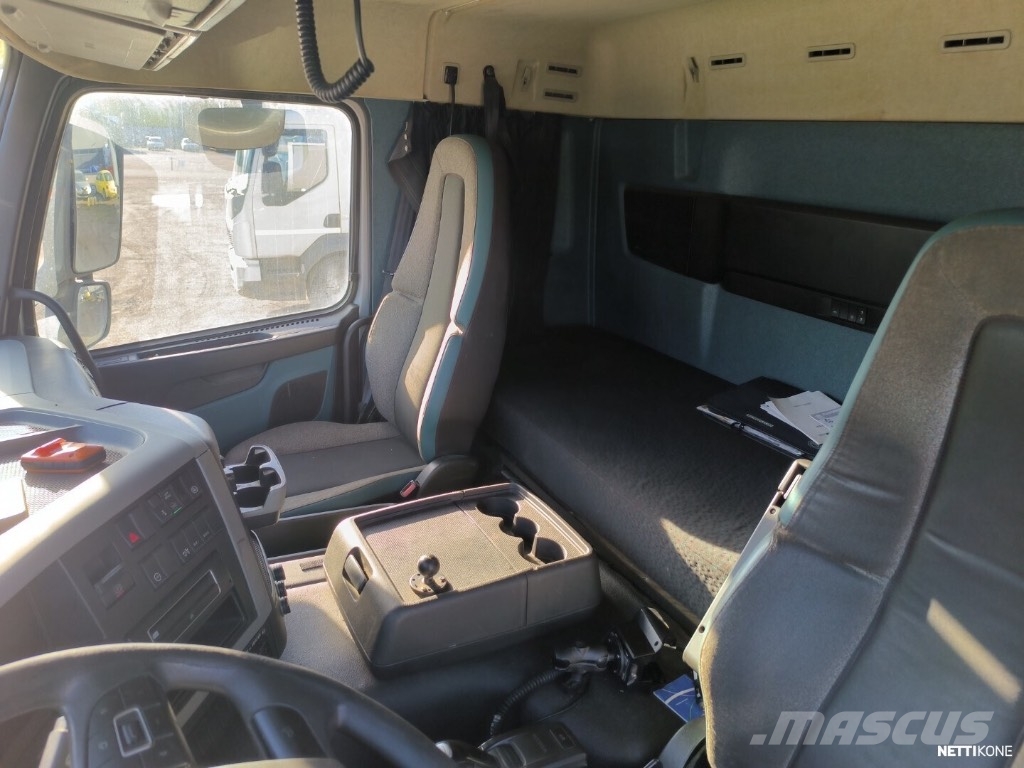 Volvo FM 330 Camiones con caja de remolque