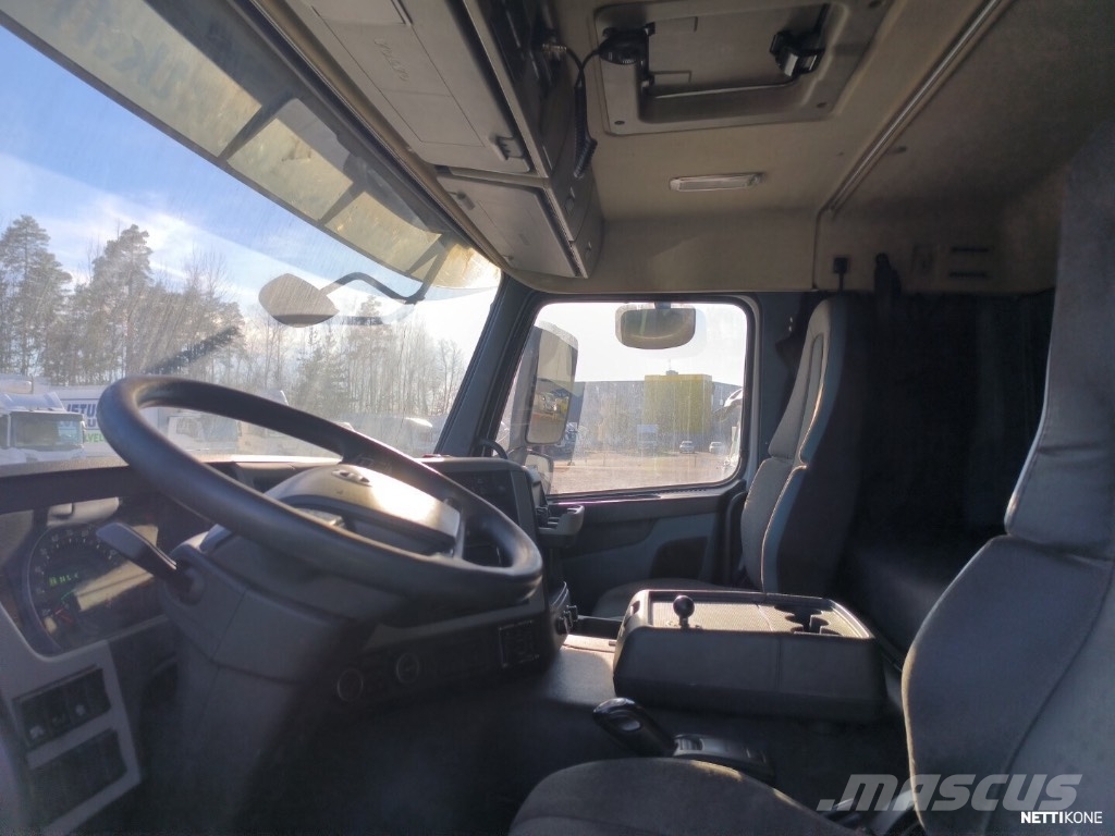 Volvo FM 330 Camiones con caja de remolque
