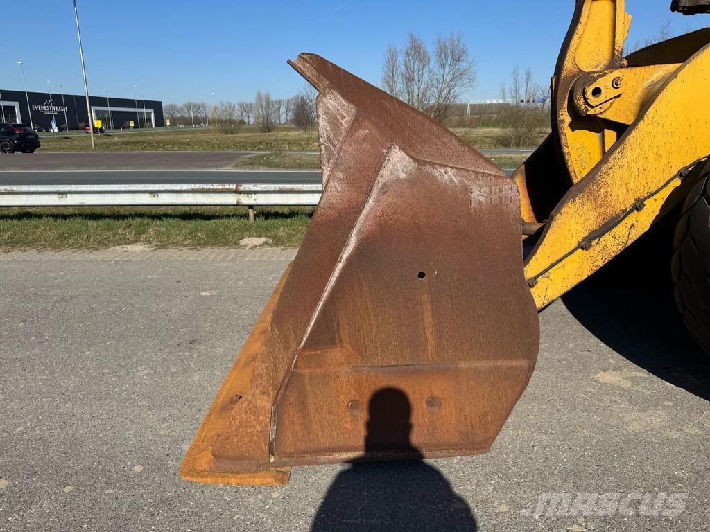 CAT 972M Wheel loaders