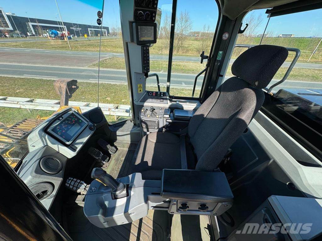 CAT 972M Wheel loaders