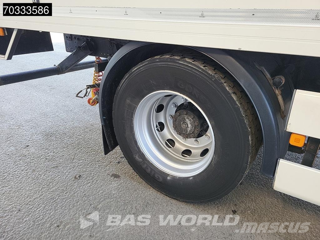MAN TGX 18.360 TGX 4X2 NL-truck Driving school Lessons Camiones con caja de remolque