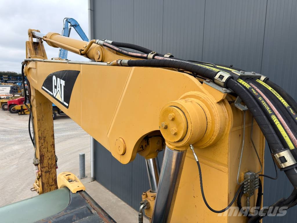 CAT M322C Wheeled excavators