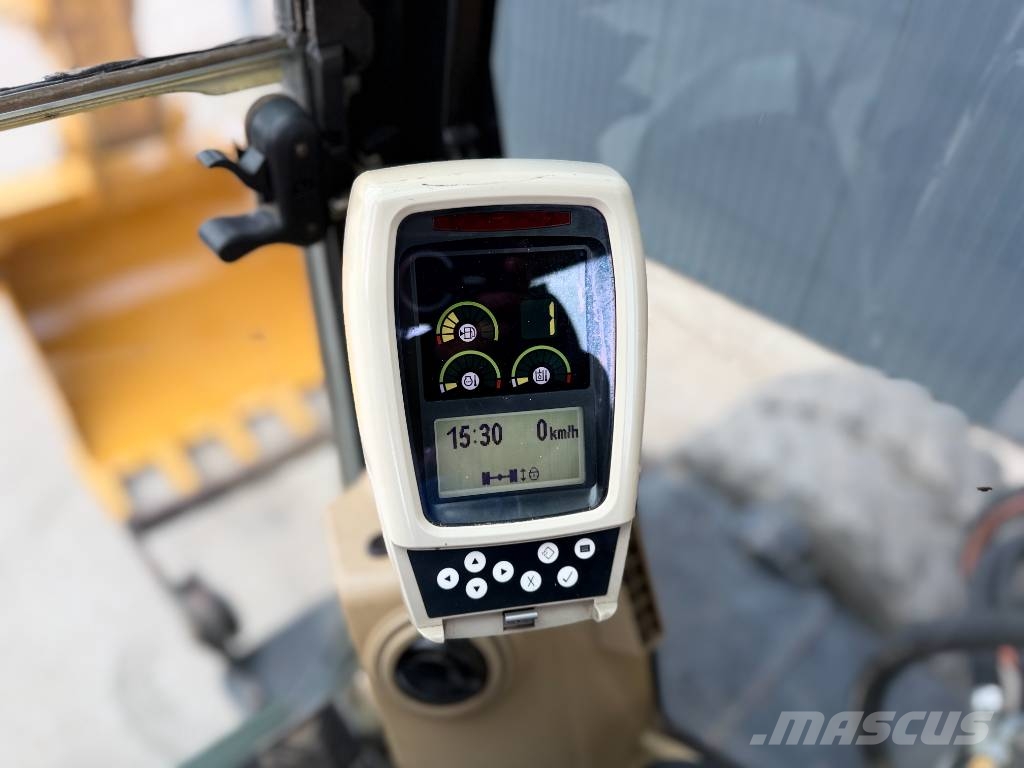 CAT M322C Wheeled excavators