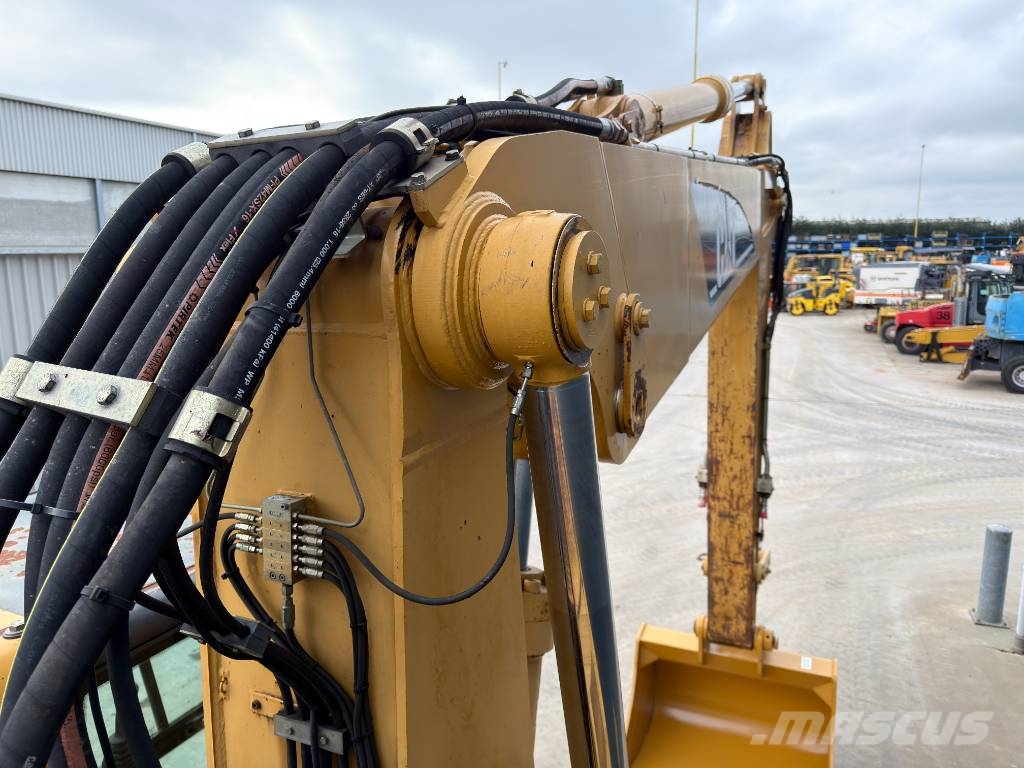 CAT M322C Wheeled excavators