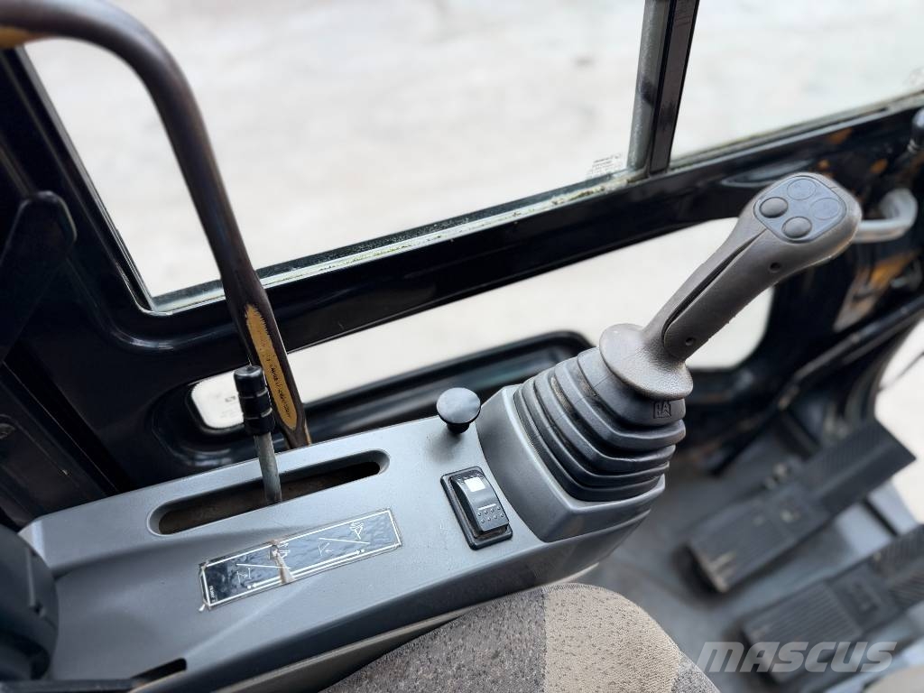 CAT M322C Wheeled excavators