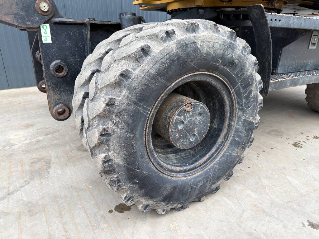 CAT M322C Wheeled excavators