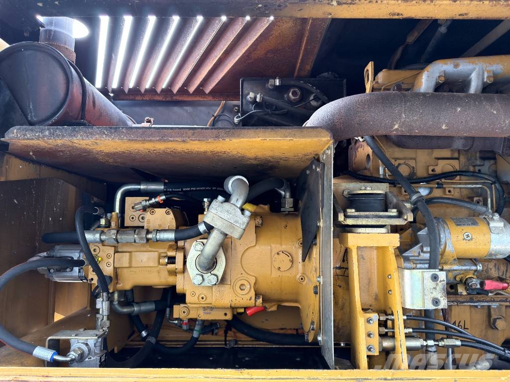 CAT M322C Wheeled excavators