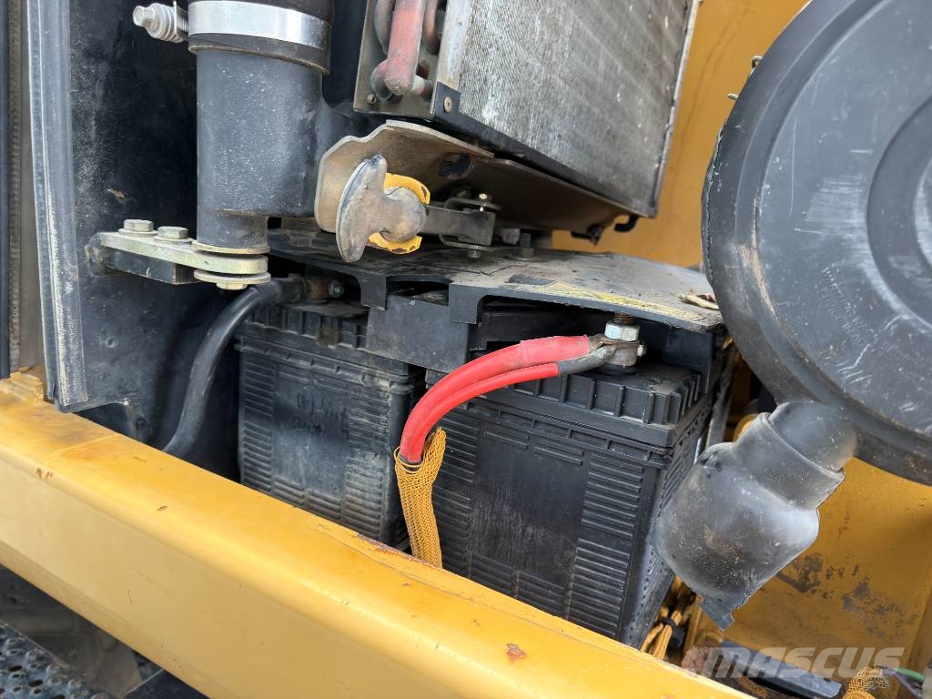CAT M322C Wheeled excavators