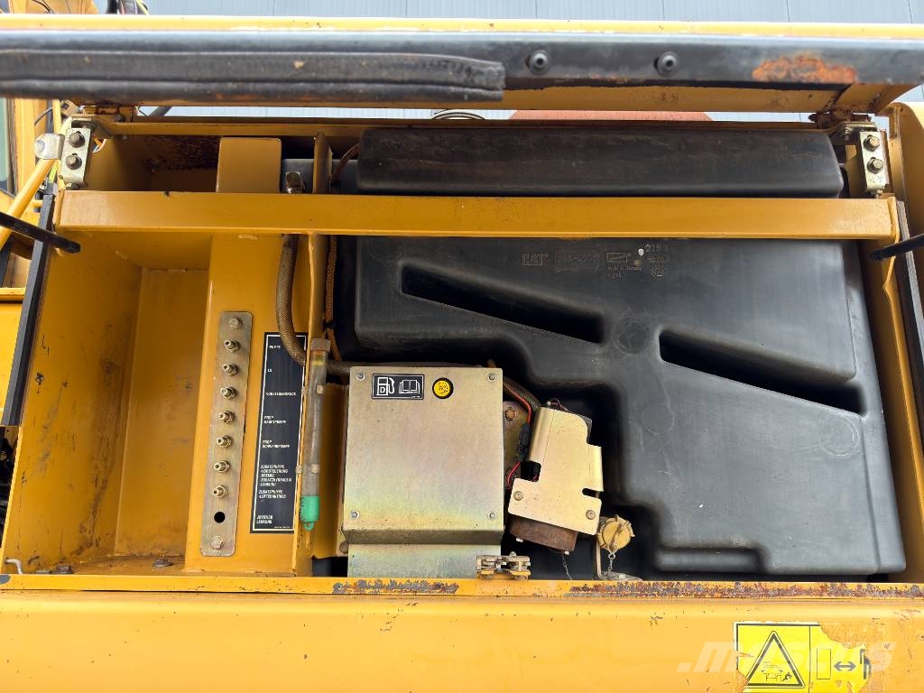CAT M322C Wheeled excavators