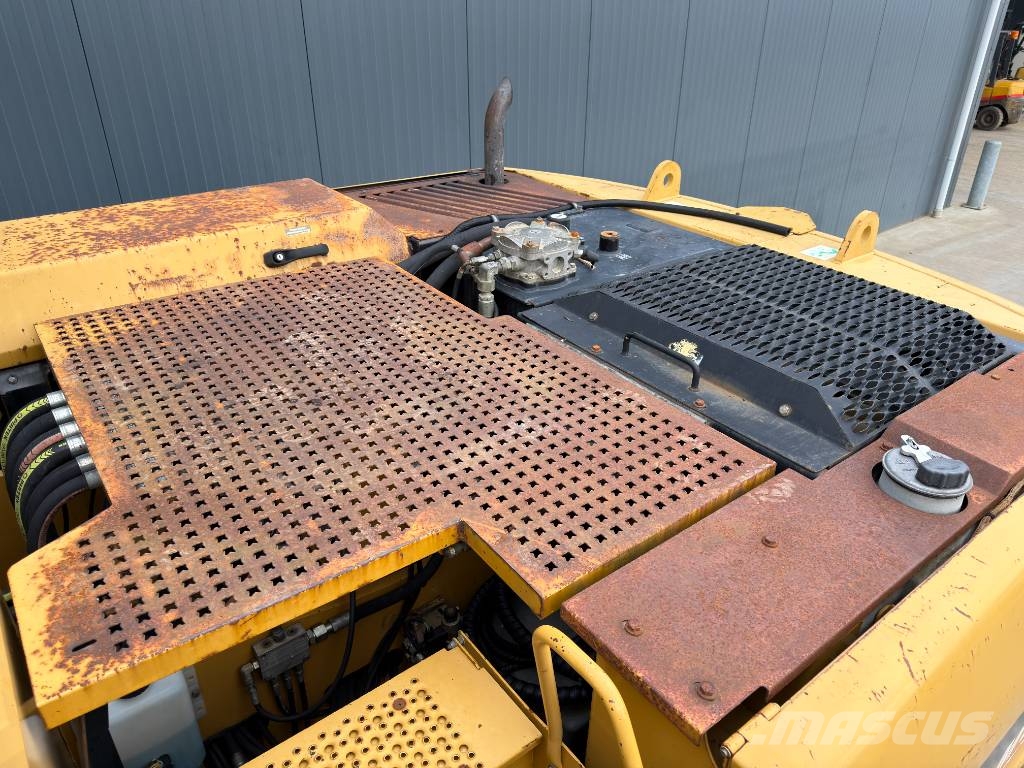CAT M322C Wheeled excavators