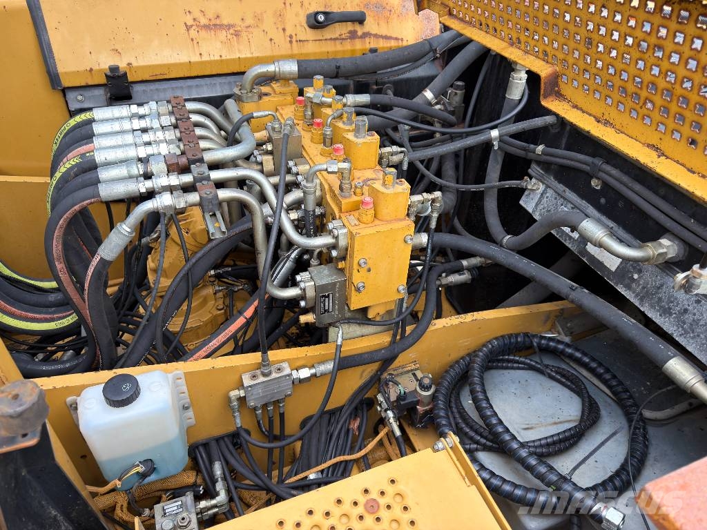 CAT M322C Wheeled excavators