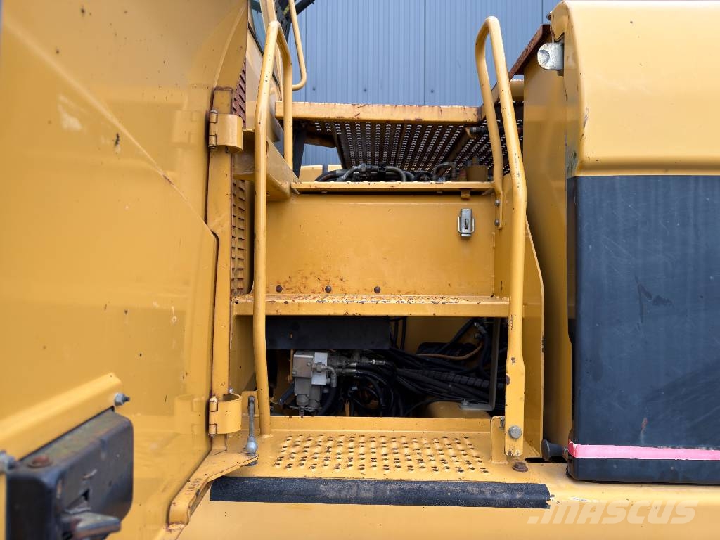 CAT M322C Wheeled excavators