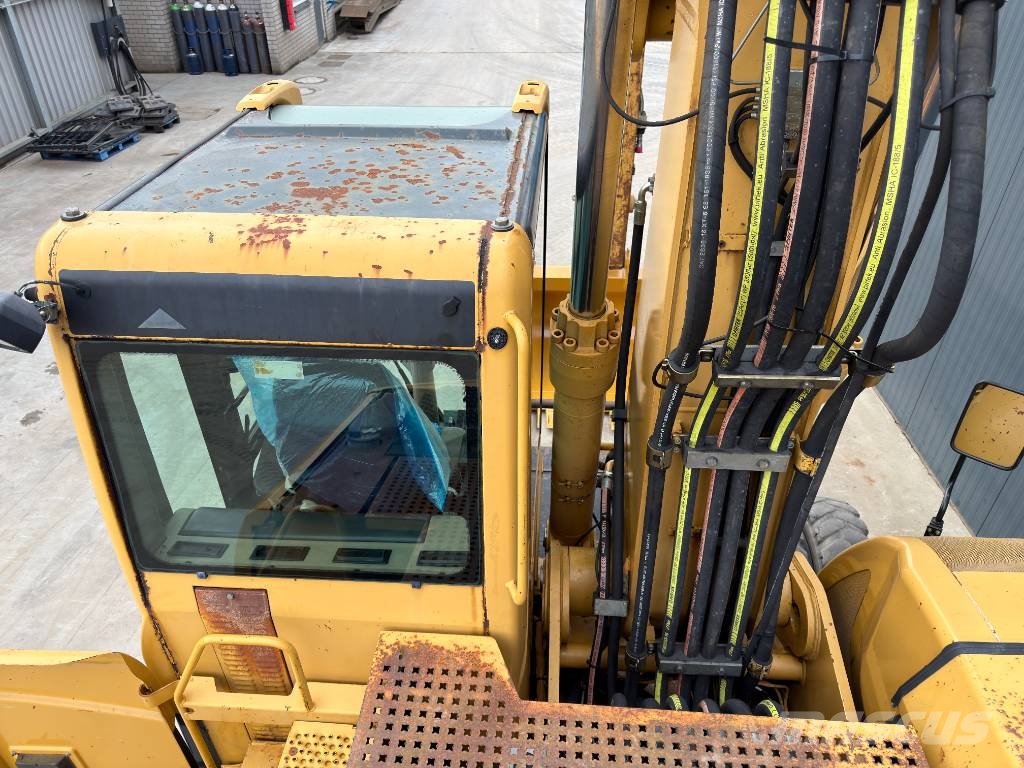 CAT M322C Wheeled excavators