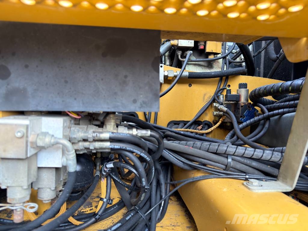 CAT M322C Wheeled excavators