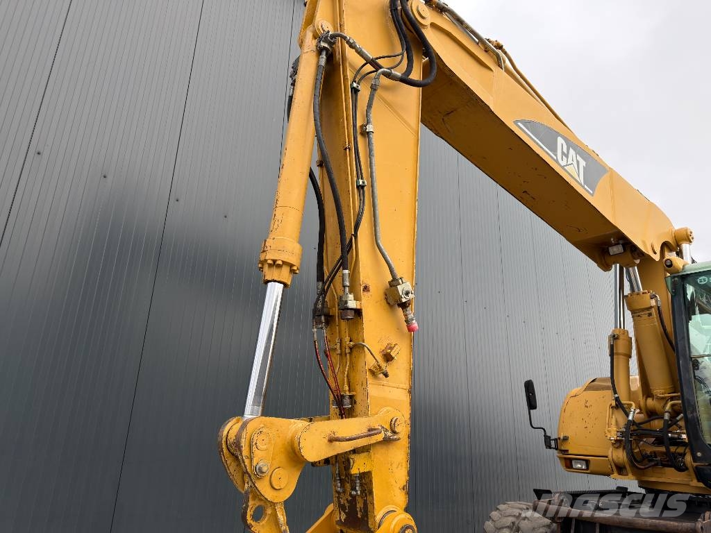 CAT M322C Wheeled excavators