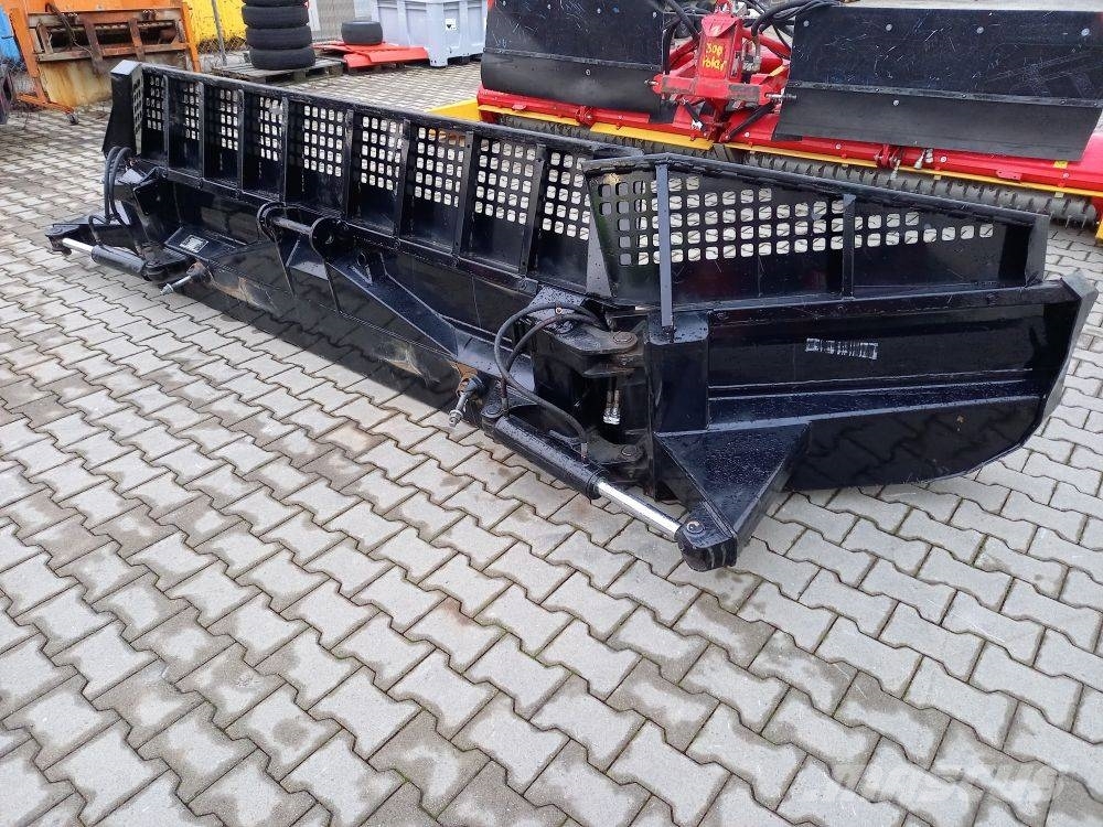  Pistenbully, Kässbohrer PB 300 Polar, Prinoth كاسحات جليد