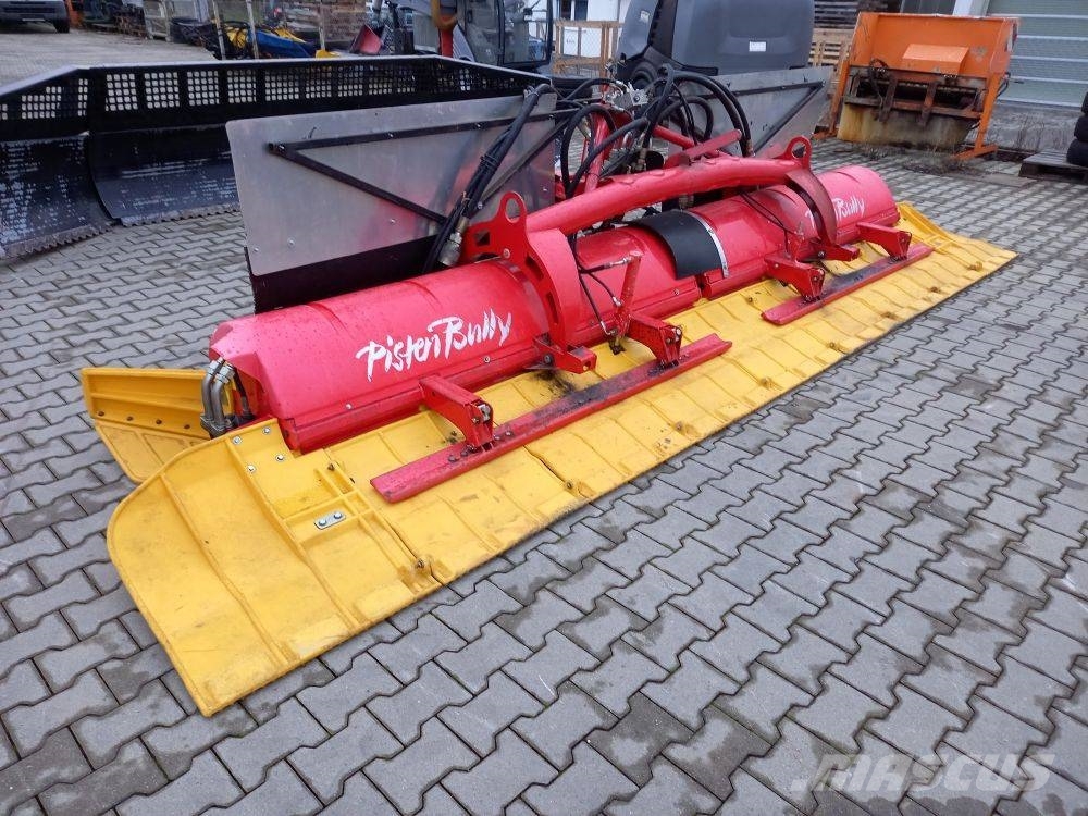  Pistenbully, Kässbohrer PB 300 Polar, Prinoth كاسحات جليد