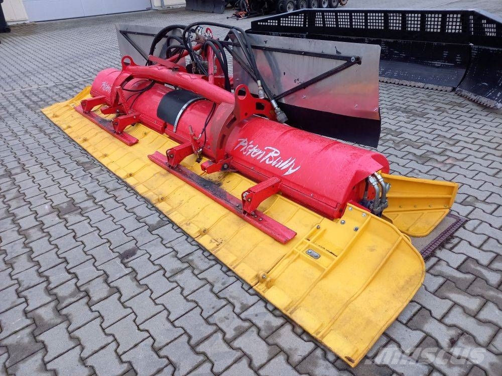  Pistenbully, Kässbohrer PB 300 Polar, Prinoth كاسحات جليد