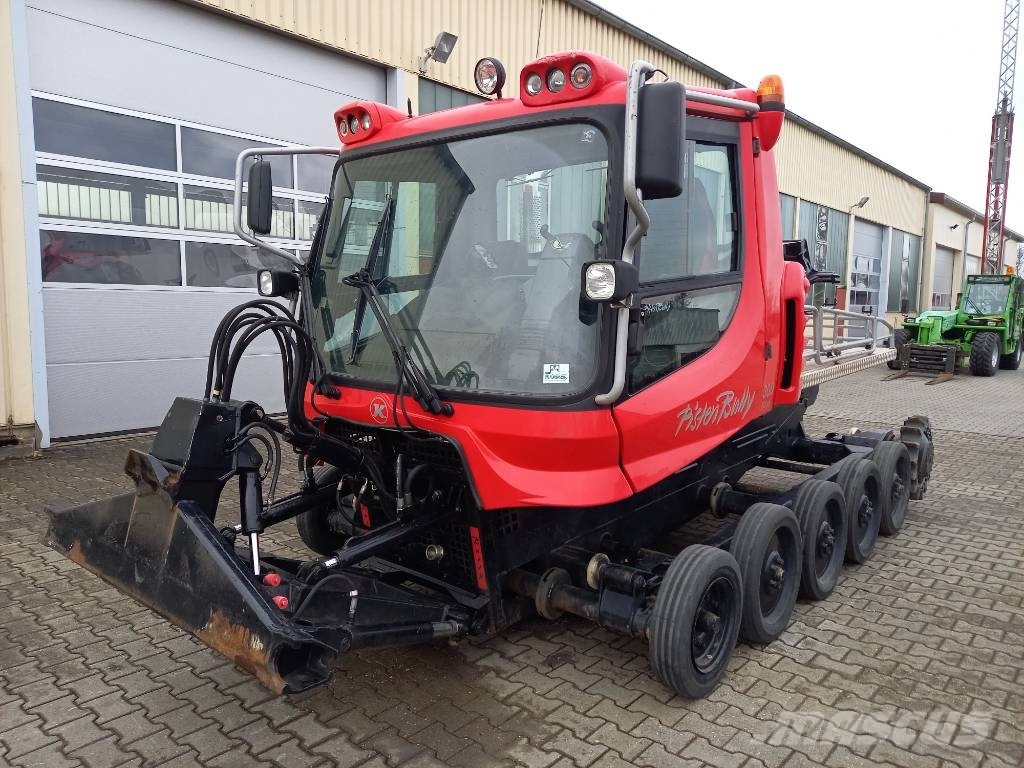  Pistenbully, Kässbohrer PB 300 Polar, Prinoth كاسحات جليد