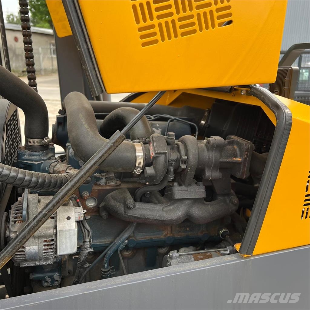Combilift [DISCOUNT-SALE] C4000 *Very Good condition* 4-way reach truck