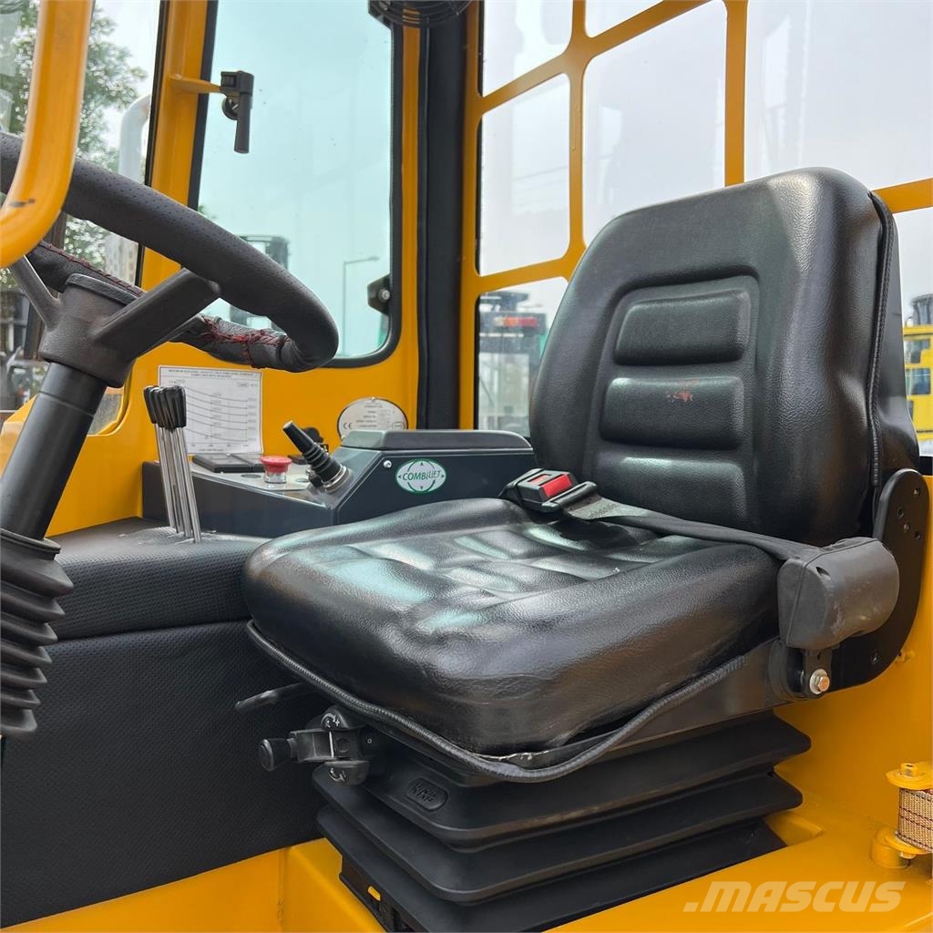 Combilift [DISCOUNT-SALE] C4000 *Very Good condition* 4-way reach trucks
