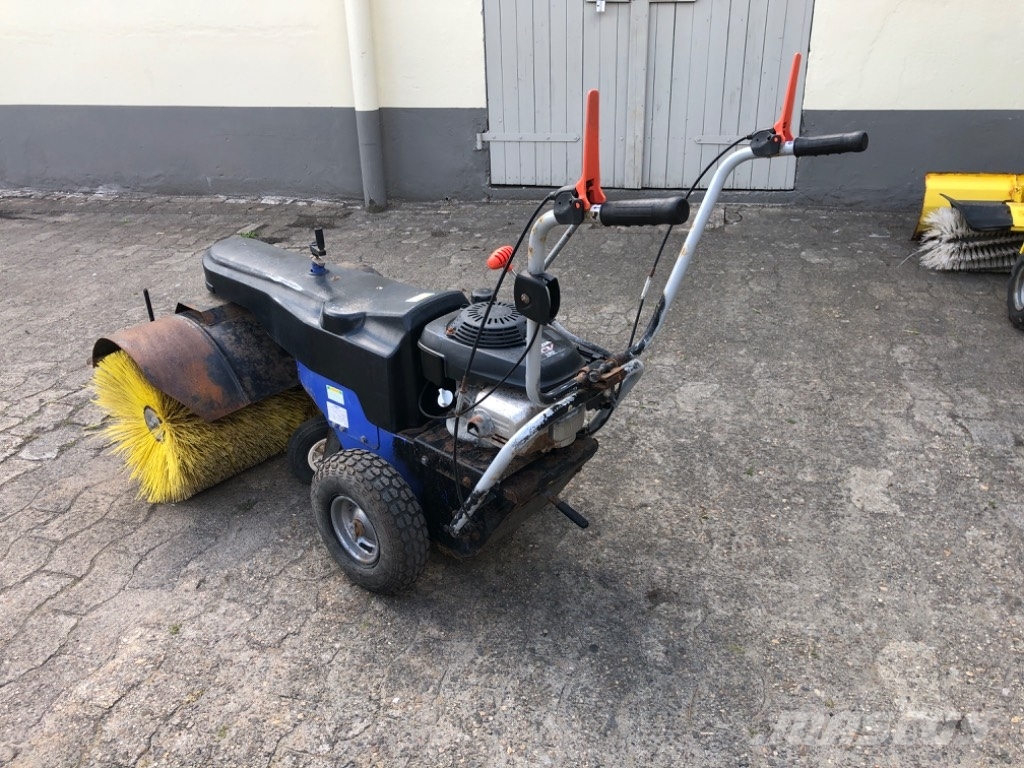 Iseki HK 80 PRO Zamiatarki - Zgarniarki - Odśnieżarki