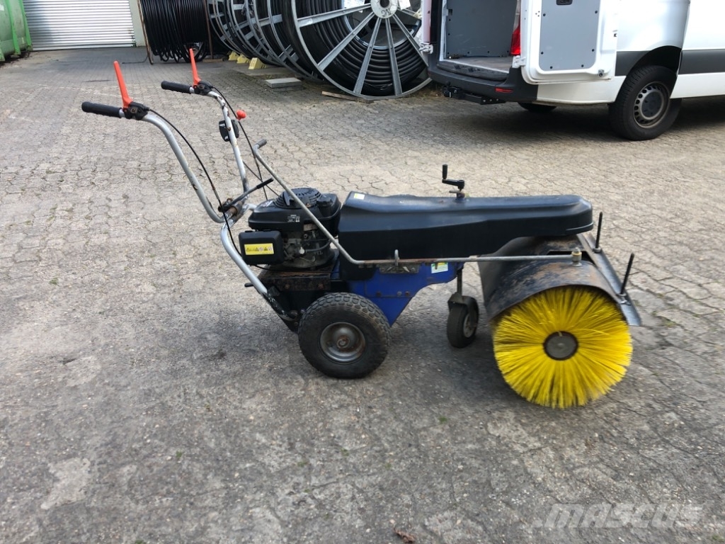 Iseki HK 80 PRO Zamiatarki - Zgarniarki - Odśnieżarki