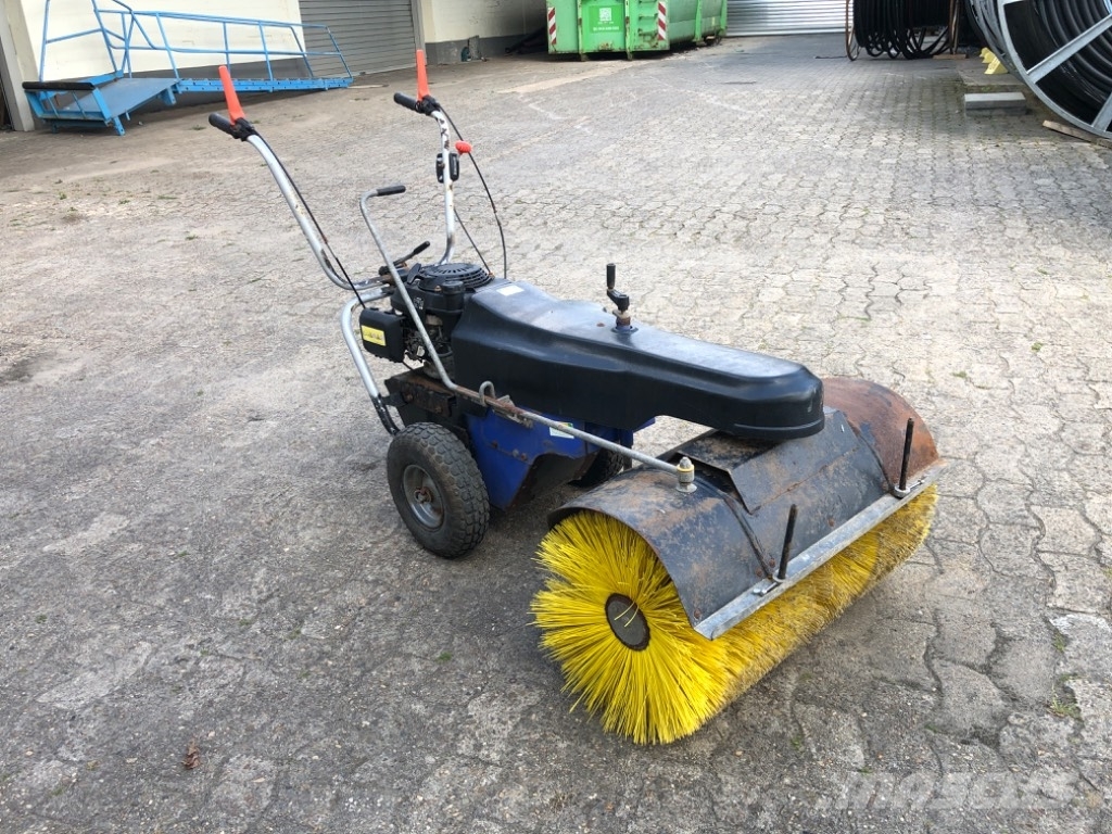 Iseki HK 80 PRO Zamiatarki - Zgarniarki - Odśnieżarki