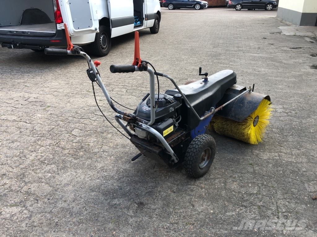 Iseki HK 80 PRO Zamiatarki - Zgarniarki - Odśnieżarki