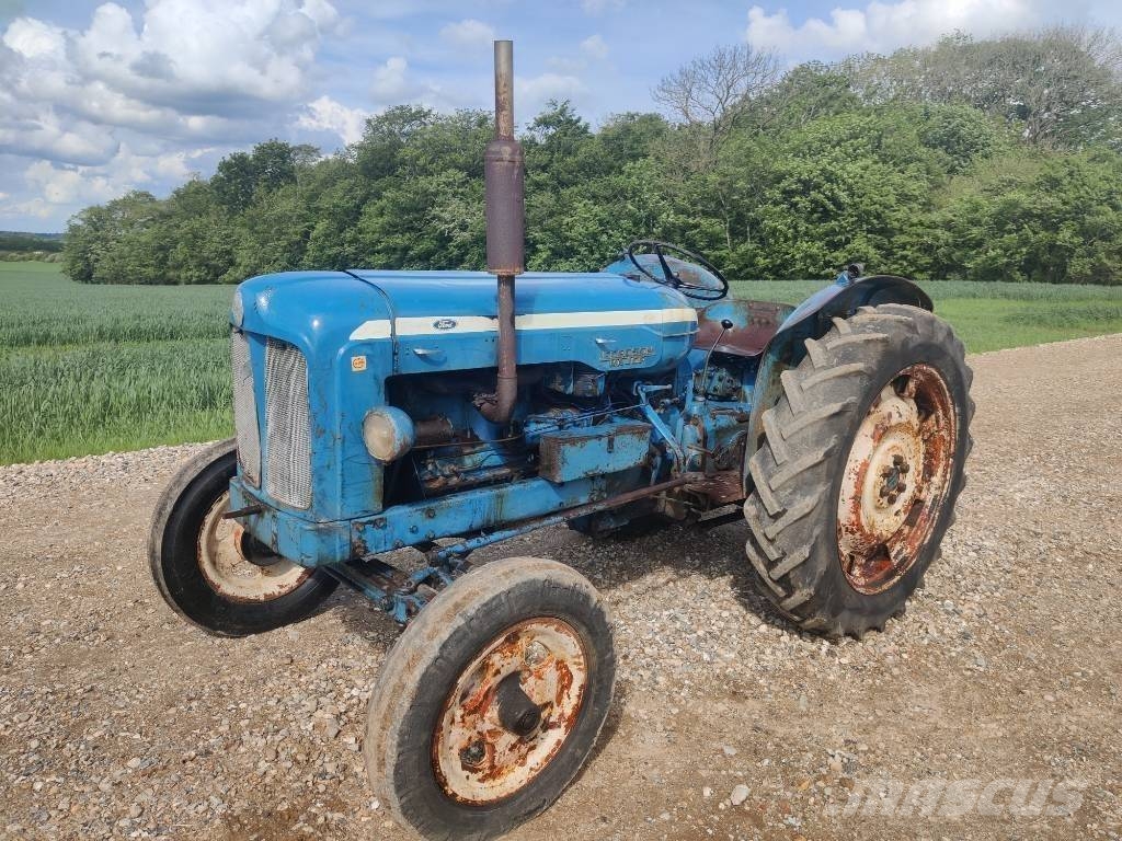 Ford 5000 Y Select O Speed og Major benzin Traktoriai