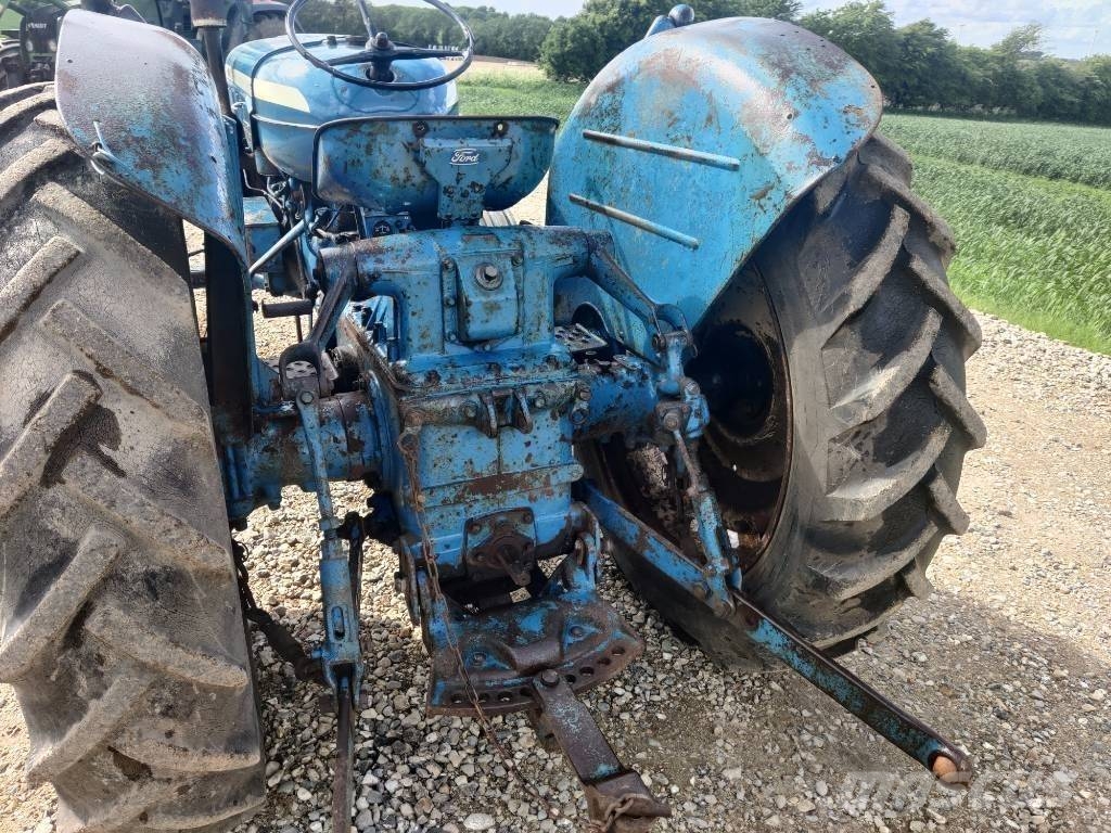 Ford 5000 Y Select O Speed og Major benzin Traktoriai