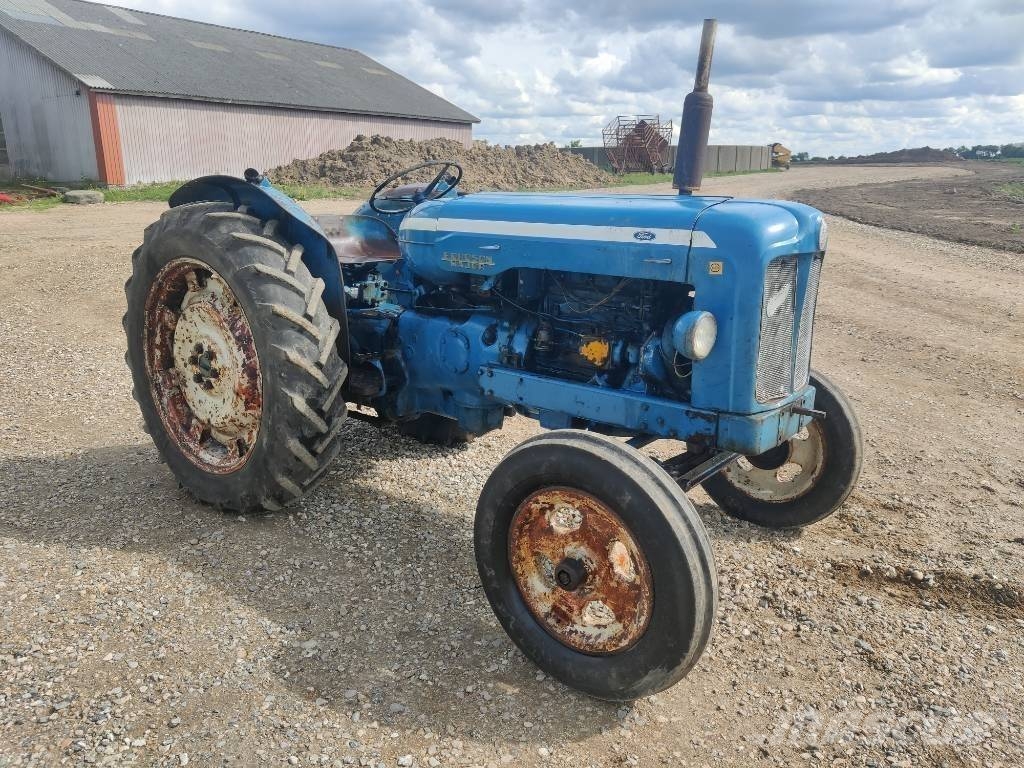 Ford 5000 Y Select O Speed og Major benzin Traktoriai