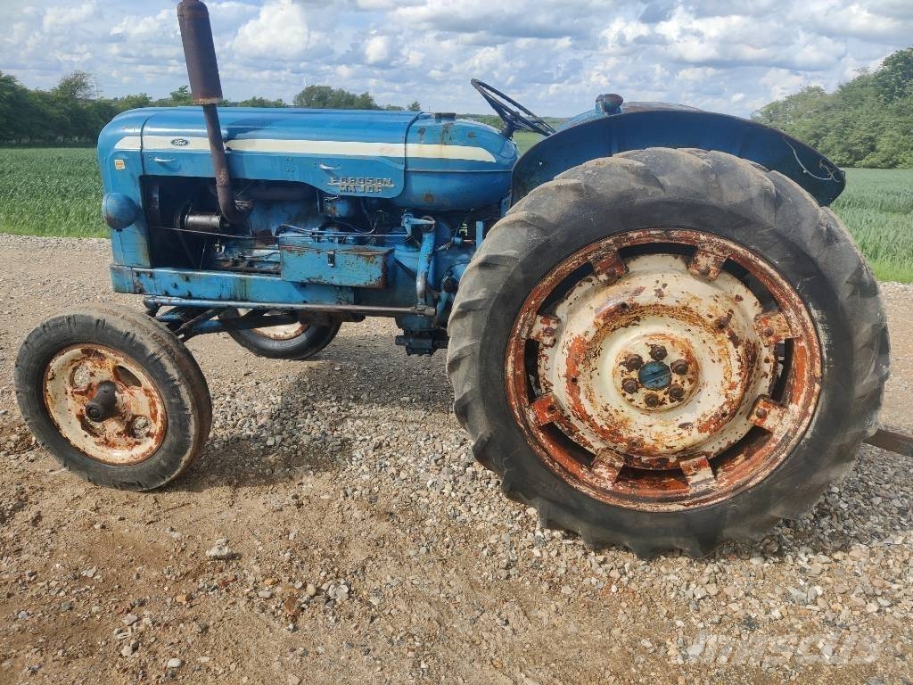 Ford 5000 Y Select O Speed og Major benzin Traktoriai