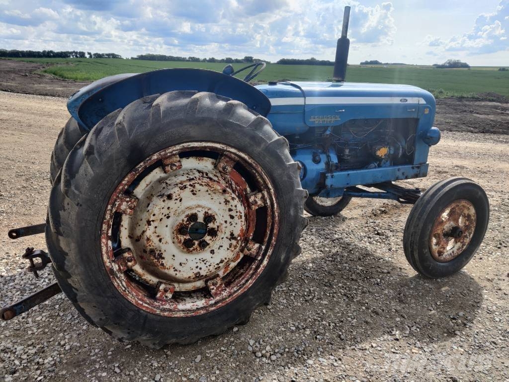 Ford 5000 Y Select O Speed og Major benzin Traktoriai