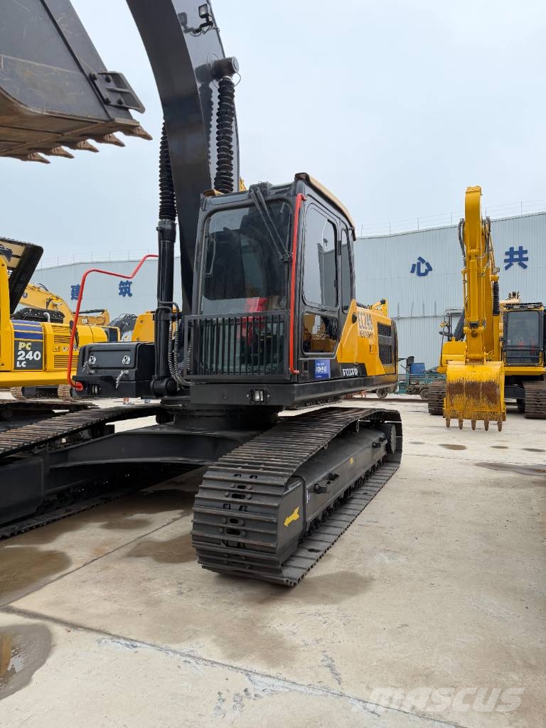 Volvo EC240D   Source factory Raupenbagger