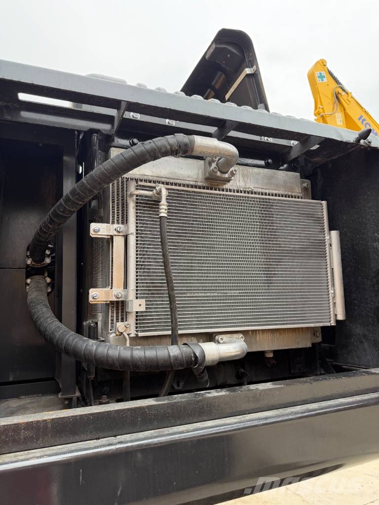 Volvo EC240D   Source factory Raupenbagger