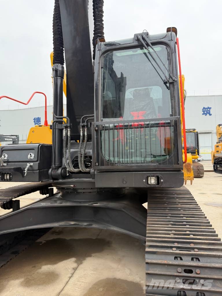 Volvo EC240D   Source factory Raupenbagger