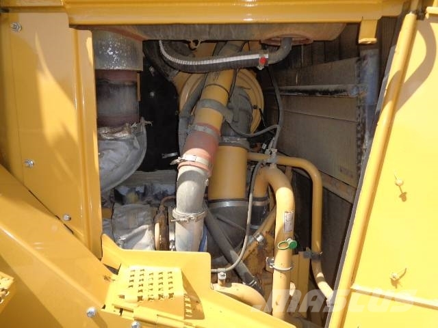 CAT D 9 T Buldožeri gusjeničari