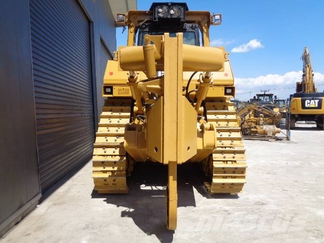 CAT D 9 T Buldožeri gusjeničari