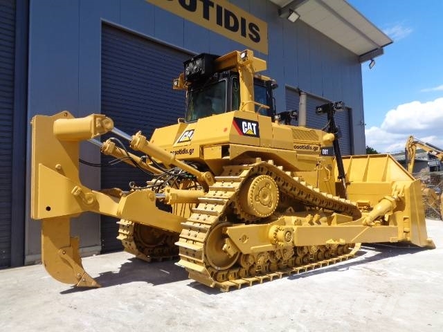 CAT D 9 T Buldožeri gusjeničari