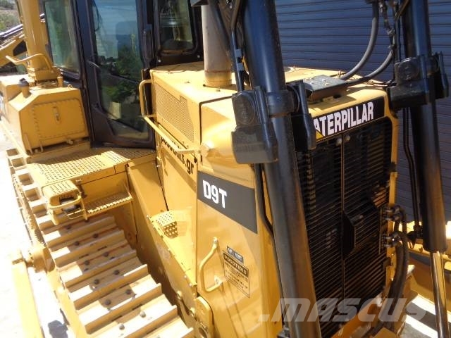 CAT D 9 T Buldožeri gusjeničari