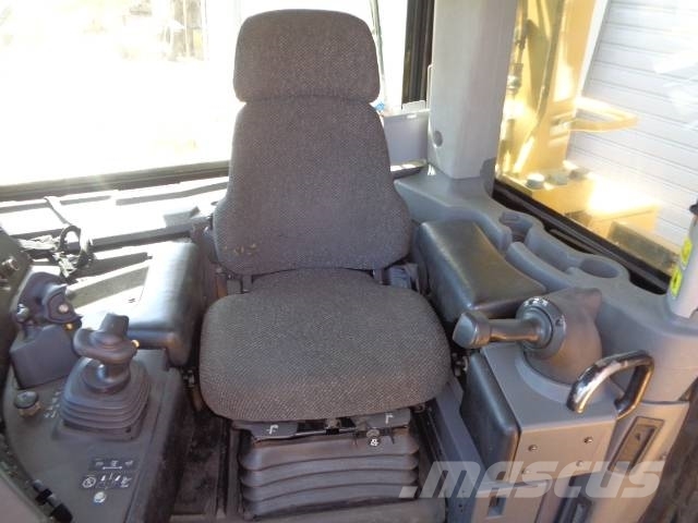 CAT D 9 T Buldožeri gusjeničari